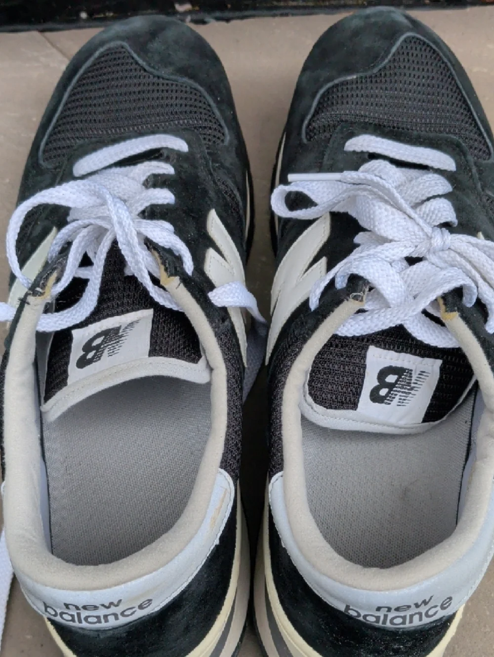 New Balance Men's Black and White Retro Low-Top Sneakers - Picture 7 of 7